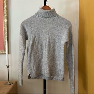Malo Cashmere Turtleneck Sweater Gray Quiet Luxury Made in Italy Size 40 (Small)